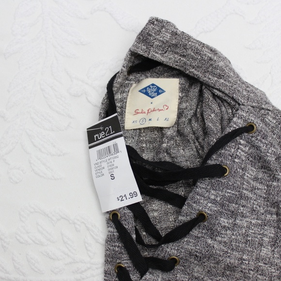 Sadie Robertson  Wild Blue SZ Small Grey Knit Top - Picture 4 of 5